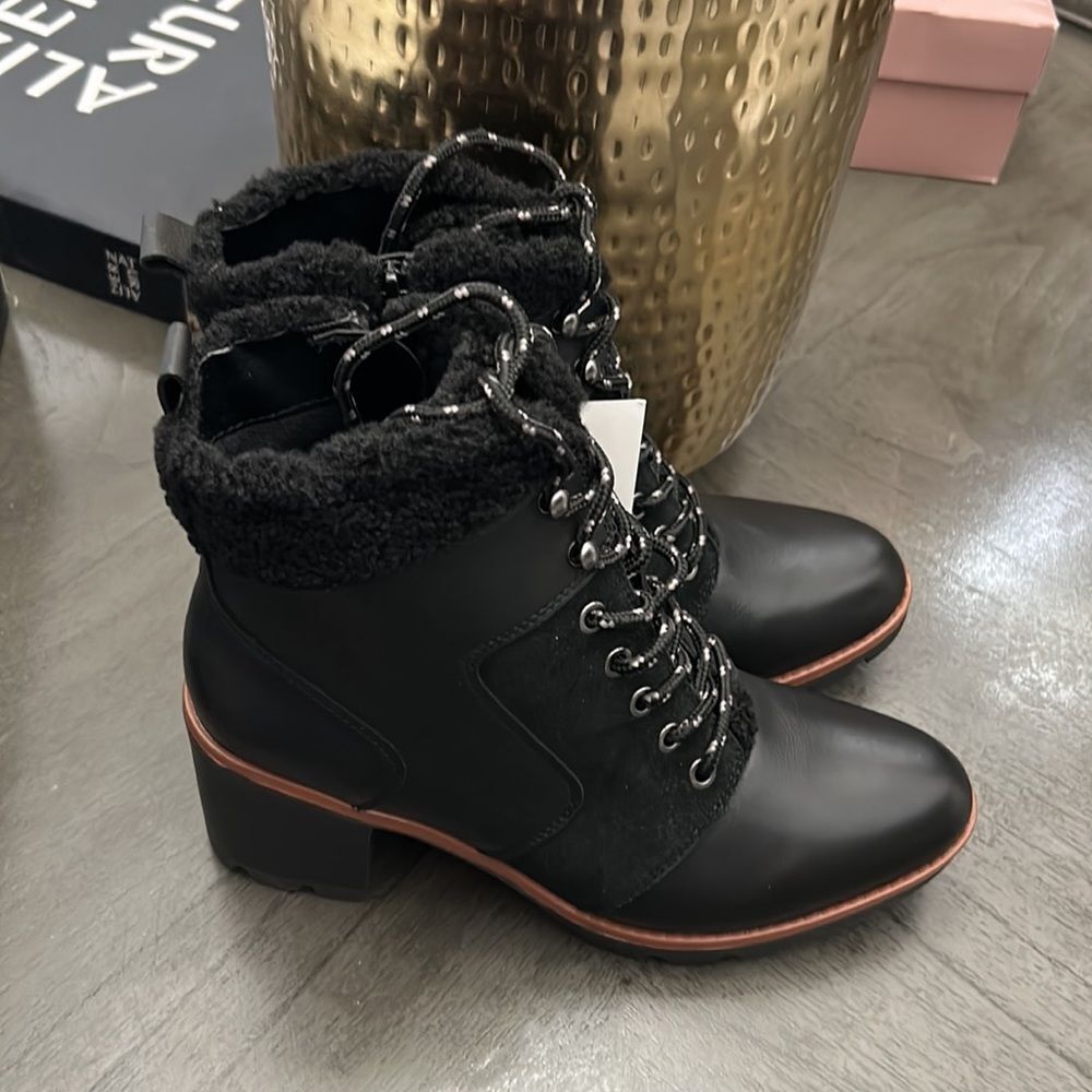 Naturalizer Val Waterproof Ankle Boot (WIDE) - Picture 3 of 13